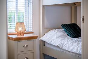 Swallow Lodge - 3 Bedroom Lodge - Wisemans Bridge