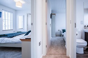 Swallow Lodge - 3 Bedroom Lodge - Wisemans Bridge