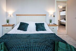 Swallow Lodge - 3 Bedroom Lodge - Wisemans Bridge