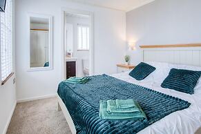 Swallow Lodge - 3 Bedroom Lodge - Wisemans Bridge