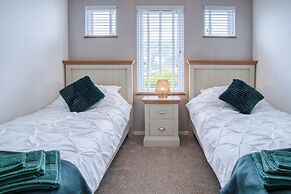 Swallow Lodge - 3 Bedroom Lodge - Wisemans Bridge