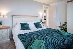Swallow Lodge - 3 Bedroom Lodge - Wisemans Bridge