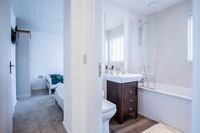 Swallow Lodge - 3 Bedroom Lodge - Wisemans Bridge