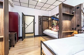 VOLA Hostel