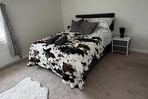 Charming Middlewich House - Sleeps 4