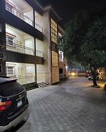 Top-Notch Suites and Apartment