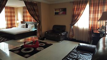 Top-Notch Suites and Apartment