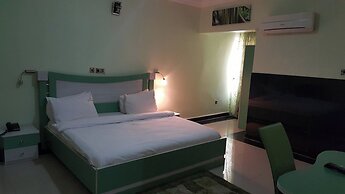 Top-Notch Suites and Apartment