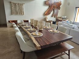 Trobbu Boutique Collection San Bruno