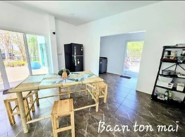 2 Bedrooms 400 m From the Beach
