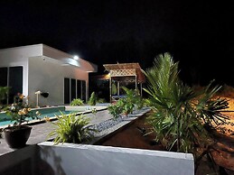 2 Bedrooms 400 m From the Beach