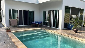 2 Bedrooms 400 m From the Beach