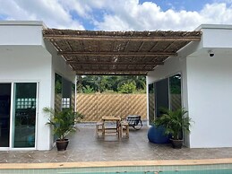 2 Bedrooms 400 m From the Beach