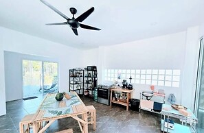 2 Bedrooms 400 m From the Beach