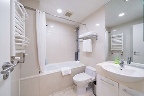 Tyms 3BR 2BA Apt Xujiahui Center