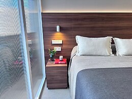 Edmond Vibes Almagro Suites