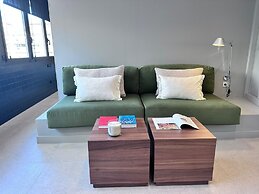 Edmond Vibes Almagro Suites