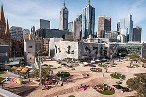 A Cozy & Comfy 2BR Apt Near Crown & Southern Cross