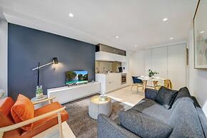 A Cozy & Comfy 2BR Apt Near Crown & Southern Cross