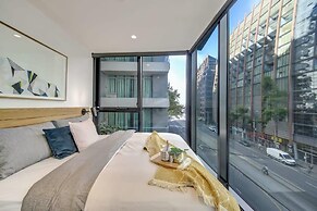 A Cozy & Comfy 2BR Apt Near Crown & Southern Cross