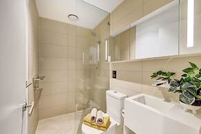 A Cozy & Comfy 2BR Apt Near Crown & Southern Cross