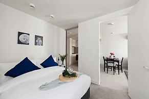 A Comfy 2BR Apt Near Melbourne Central, City Views
