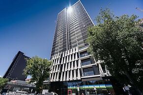 A Comfy 2BR Apt Near Melbourne Central, City Views
