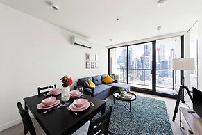 A Comfy 2BR Apt Near Melbourne Central, City Views