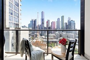 A Comfy 2BR Apt Near Melbourne Central, City Views