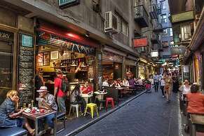 A Comfy 2BR Apt Near Melbourne Central, City Views