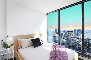Stylish CBD Apartment With Stunning Harbour Views