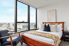 A Modern & Cozy 2BR Apartment With City Views