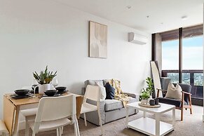 A Modern & Cozy 2BR Apartment With City Views