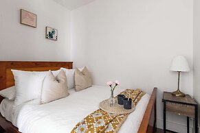 A Modern & Cozy 2BR Apartment With City Views