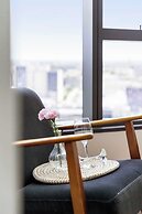 A Modern & Cozy 2BR Apartment With City Views