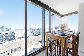 A Cozy 2BR Apt With Harbour Views and Free Parking