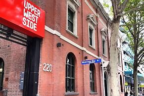 A Cozy 2BR Apt With Harbour Views and Free Parking