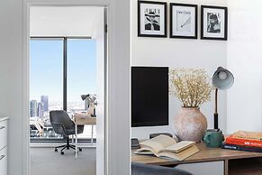 A Cozy 2BR Apt With Harbour Views and Free Parking