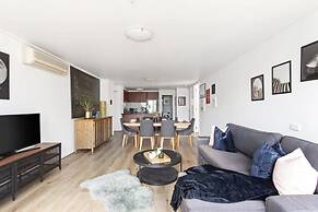 A 3BR Apt Next to Southern Cross, Free Parking