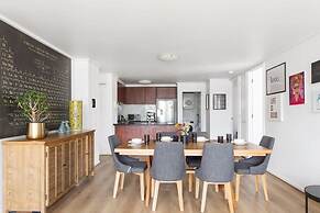 A 3BR Apt Next to Southern Cross, Free Parking