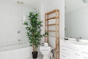 A 3BR Apt Next to Southern Cross, Free Parking