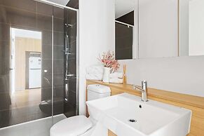 Modern 2BR Apt Next to Southern Cross Free Parking
