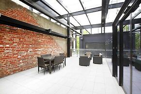 Modern 2BR Apt Next to Southern Cross Free Parking