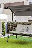 Darling Harbour 2BR Retreat With Spacious Balcony