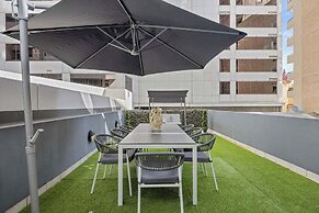 Darling Harbour 2BR Retreat With Spacious Balcony