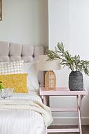 A Cozy 2BR Apt on Collins Near Flinders Station