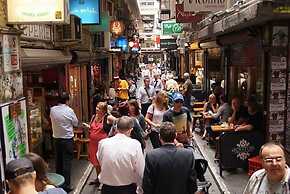 A Cozy 2BR Apt on Collins Near Flinders Station