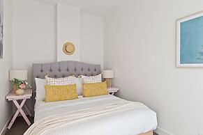 A Cozy 2BR Apt on Collins Near Flinders Station