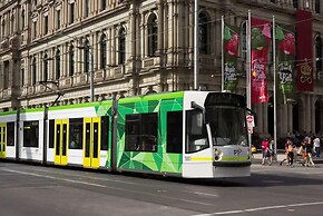 A 3BR Apt Next to Melbourne Central, Free Parking
