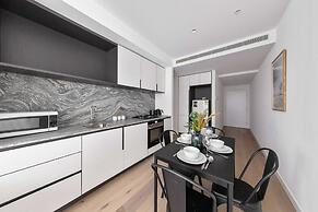 A Lux & Modern Apt Next to Southern Cross Station